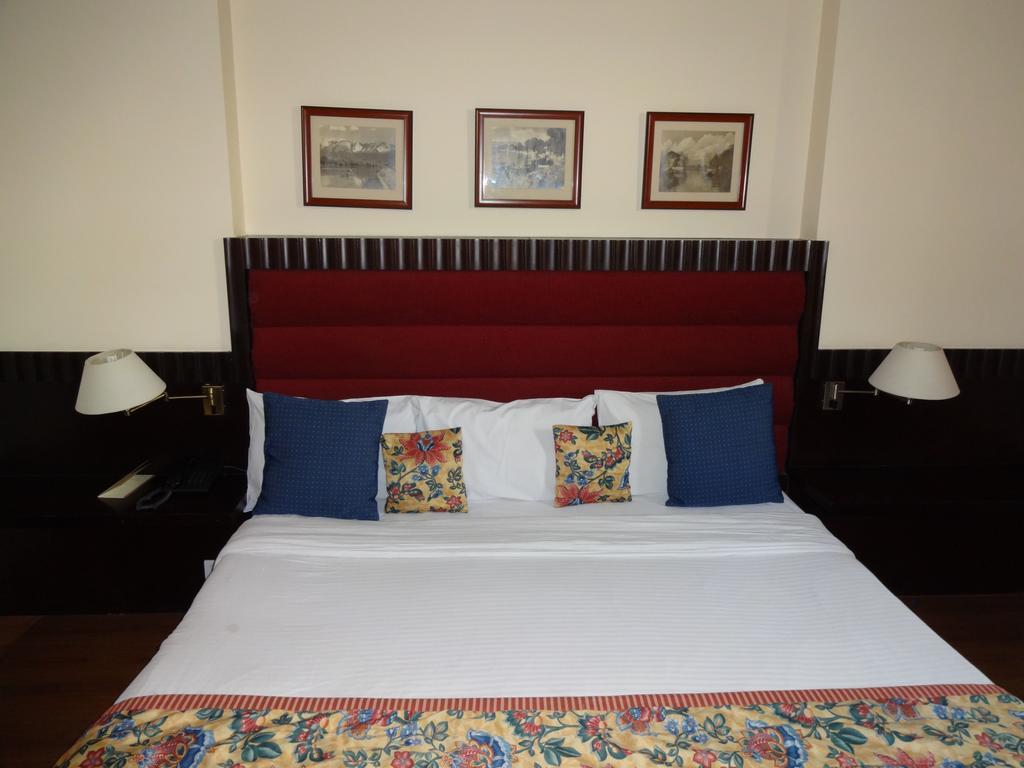Hotel Broadway Delhi ภายนอก รูปภาพ
