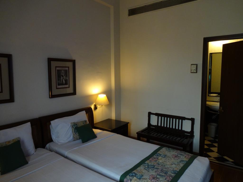 Hotel Broadway Delhi ภายนอก รูปภาพ
